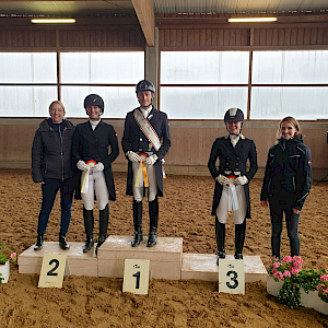 LK 2+3: Platz: Marcel Wolf mit Fabiano A Platz: Tanja Fimpel mit Ibrahim CE Platz: Celine Buhmann mit Raffinesse 118 LK 2+3: Platz: Marcel Wolf mit Fabiano A Platz: Tanja Fimpel mit Ibrahim CE Platz: Celine Buhmann mit Raffinesse 118