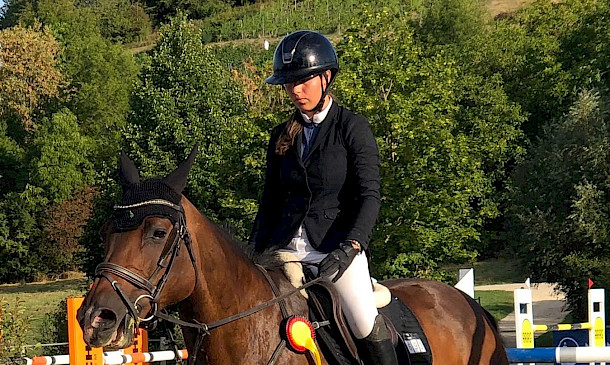 Wir gratulieren der Championats-Siegerin Wertungsprüfungen U16: Carla Valentina Menig (RFV Bad Wurzach) mit Rotegg's Naomi! 🐎🏆💛